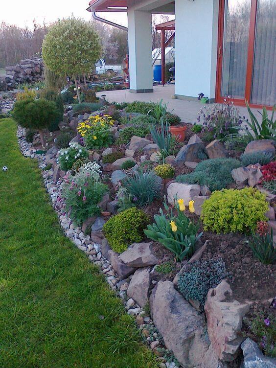 39 Attractive Low-maintenance Gardens For Your Landscaping